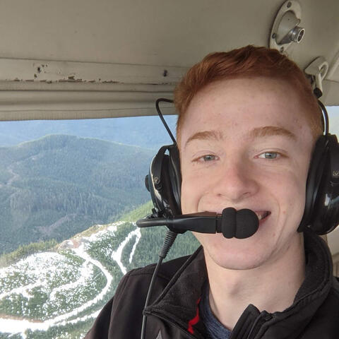 Pilot Cody Dreyer flying in the Pacific Northwest Pilot Cody Dreyer VFR Flight